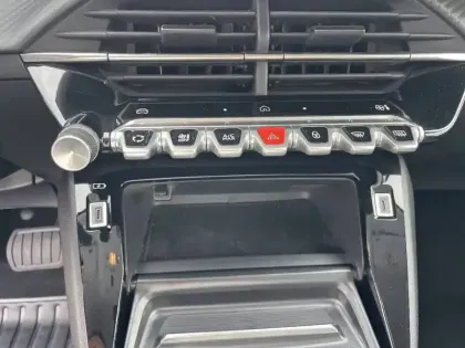 Photo 22 Peugeot 208  Hybrid 100 e-DCS6