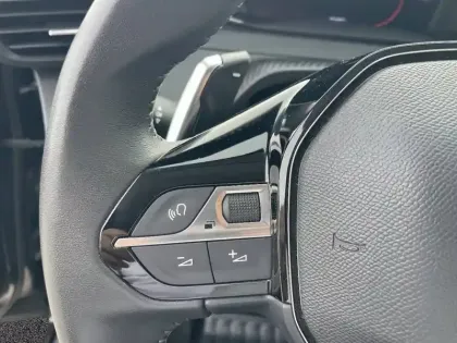 Photo 26 Peugeot 208  Hybrid 100 e-DCS6