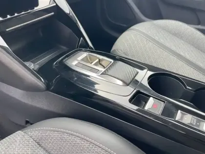 Photo 20 Peugeot 208  Hybrid 100 e-DCS6