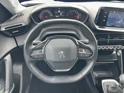 Photo 15 Peugeot 2008  PureTech 130 S&S BVM6