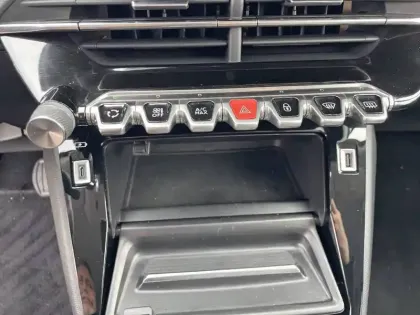 Photo 22 Peugeot 2008  PureTech 130 S&S BVM6