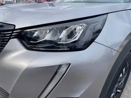 Photo 10 Peugeot 2008  PureTech 130 S&S BVM6