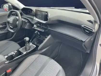 Photo 17 Peugeot 2008  PureTech 130 S&S BVM6