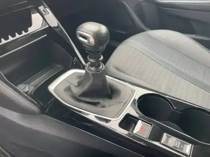 Photo 20 Peugeot 2008  PureTech 130 S&S BVM6