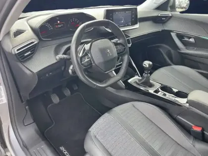 Photo 16 Peugeot 2008  PureTech 130 S&S BVM6