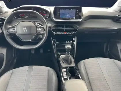 Photo 12 Peugeot 2008  PureTech 130 S&S BVM6