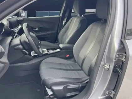 Photo 13 Peugeot 2008  PureTech 130 S&S BVM6