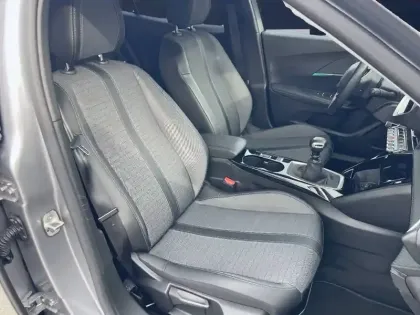 Photo 18 Peugeot 2008  PureTech 130 S&S BVM6