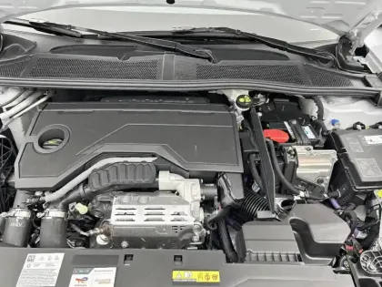 Photo 27 Peugeot 308  SW Hybrid 145 e-DCS6