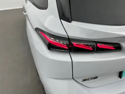 Photo 16 Peugeot 308  SW Hybrid 145 e-DCS6