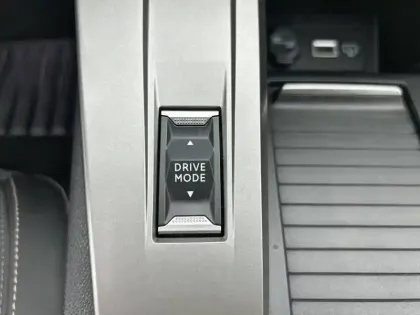 Photo 26 Peugeot 308  SW Hybrid 145 e-DCS6