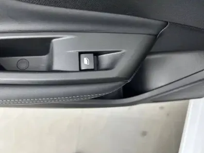 Photo 17 Peugeot 308  SW Hybrid 145 e-DCS6