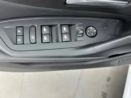 Photo 18 Peugeot 308  SW Hybrid 145 e-DCS6