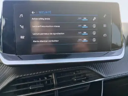 Photo 20 Peugeot 208  PureTech 75 S&S BVM5