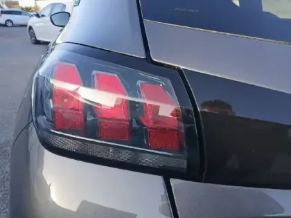 Photo 16 Peugeot 208  PureTech 75 S&S BVM5