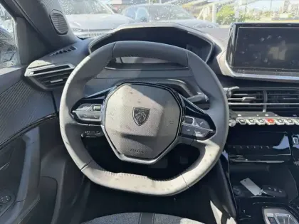 Photo 8 Peugeot 2008  Electrique 54 kWh 156 ch