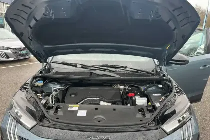 Photo 9 Peugeot 5008  Hybrid 145 ch e-DCS6