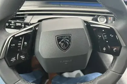 Photo 7 Peugeot 5008  Hybrid 145 ch e-DCS6