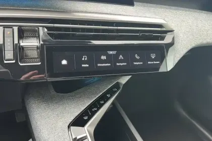Photo 29 Peugeot 5008  Hybrid 145 ch e-DCS6