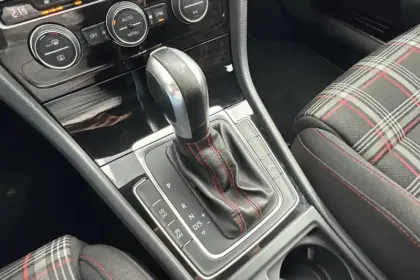 Photo 24 Volkswagen Golf  2.0 TSI 245 DSG7