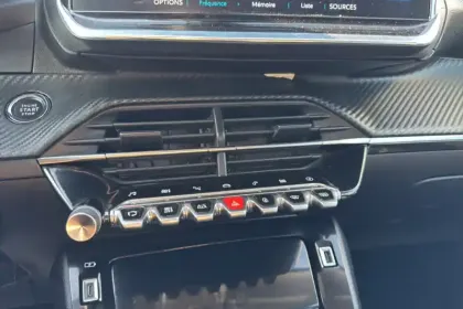 Photo 13 Peugeot 2008  Moteur électrique 136 ch