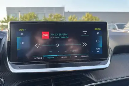 Photo 12 Peugeot 2008  Moteur électrique 136 ch