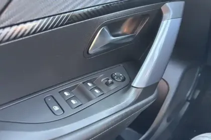 Photo 15 Peugeot 2008  Moteur électrique 136 ch