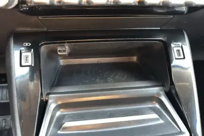 Photo 19 Peugeot 2008  Moteur électrique 136 ch