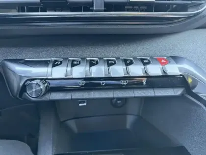 Photo 12 Peugeot 3008  PureTech 130ch S&S EAT8 Allure Pack