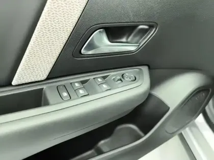 Photo 19 Citroën C4  PureTech 130 S&S EAT8 Shine