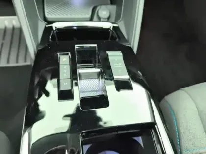 Photo 23 Citroën C4  PureTech 130 S&S EAT8 Shine