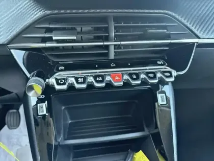 Photo 12 Peugeot 208  PureTech 75 S&S BVM5 Active