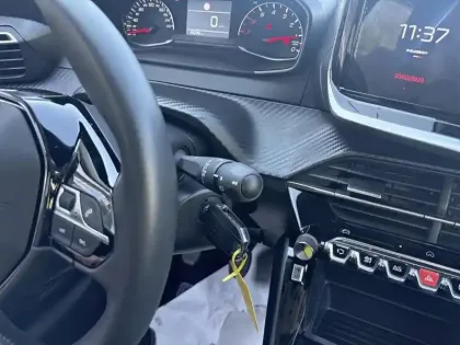 Photo 17 Peugeot 208  PureTech 75 S&S BVM5 Active