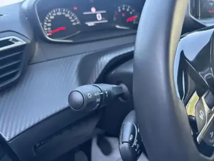 Photo 16 Peugeot 208  PureTech 75 S&S BVM5 Active