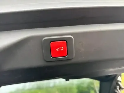 Photo 15 Peugeot 3008  Hybrid 145 e-DCS6 GT