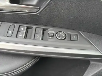 Photo 19 Peugeot 3008  Hybrid 145 e-DCS6 GT