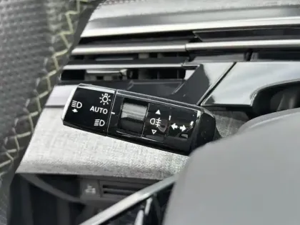 Photo 16 Peugeot 3008  Hybrid 145 e-DCS6 GT