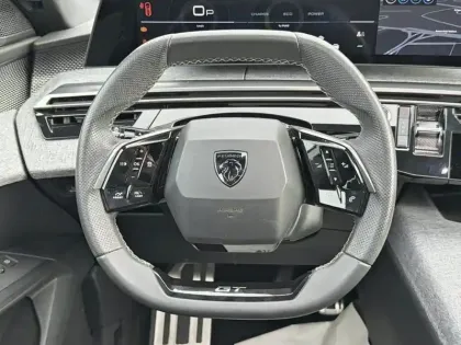 Photo 11 Peugeot 3008  Hybrid 145 e-DCS6 GT