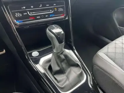 Photo 8 Volkswagen T-roc FL 1.5 TSI 150 CH DSG7 R LINE