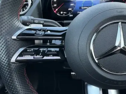 Photo 15 Mercedes Classe B 200 d AMG Line