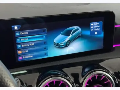 Photo 14 Mercedes Classe A 250 e Hybrid EQ AMG Line