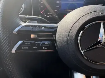 Photo 15 Mercedes Classe C  300 e Hybrid EQ Berli