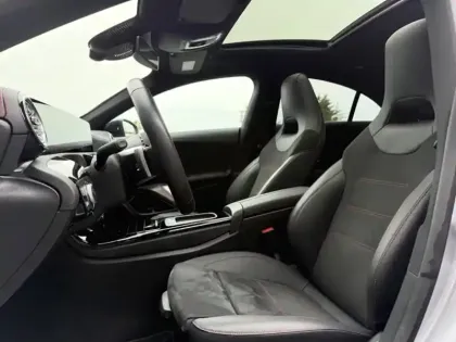 Photo 15 Mercedes CLA Coupé 250 e Hybrid EQ AMG Line