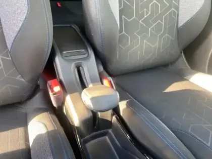 Photo 11 Peugeot 2008 1.5 BlueHDi 100ch E6.c Signature S&S BVM5 86g