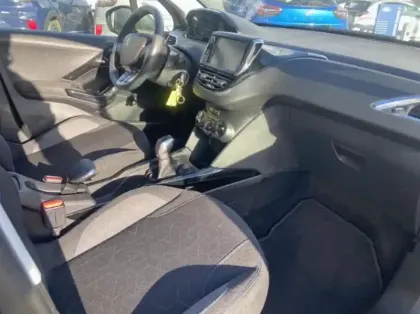 Photo 48 Peugeot 2008 Gén. I Ph2 Signature 5