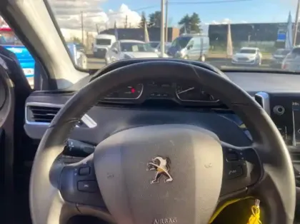 Photo 54 Peugeot 2008 Gén. I Ph2 Signature 5