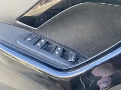 Photo 53 Peugeot 2008 Gén. I Ph2 Signature 5