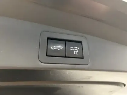 Photo 18 Toyota Corolla Hybride 196h GR Sport PACK TECHNO