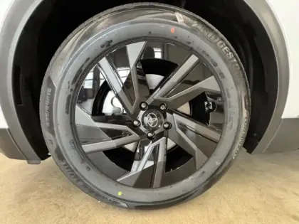 Photo 8 Toyota C-HR Design Grande Autonomie 77 kWh 224ch +