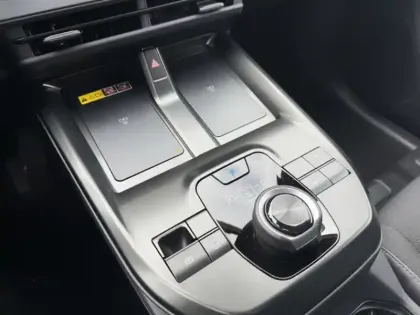 Photo 20 Toyota C-HR Design Grande Autonomie 77 kWh 224ch +